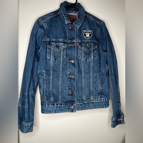 Levi's Oakland(VEGAS) Raiders Denim Jean Trucker Jacket VERY RARE! Sz WMN L - Picture 1 of 11